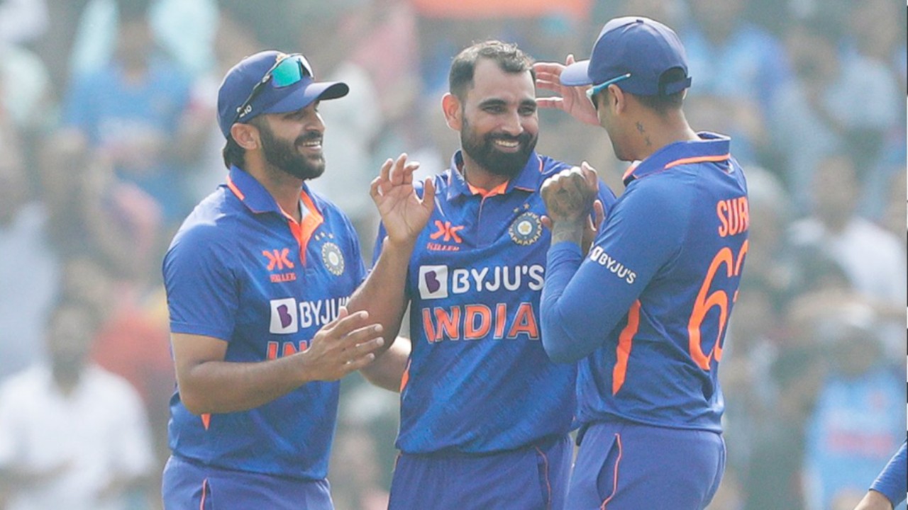 India Vs NZ 2nd ODI: రాయ్‌పూర్‌లో బౌలర్లు అదుర్స్…భారత్ ఖాతాలో మరో సిరీస్‌