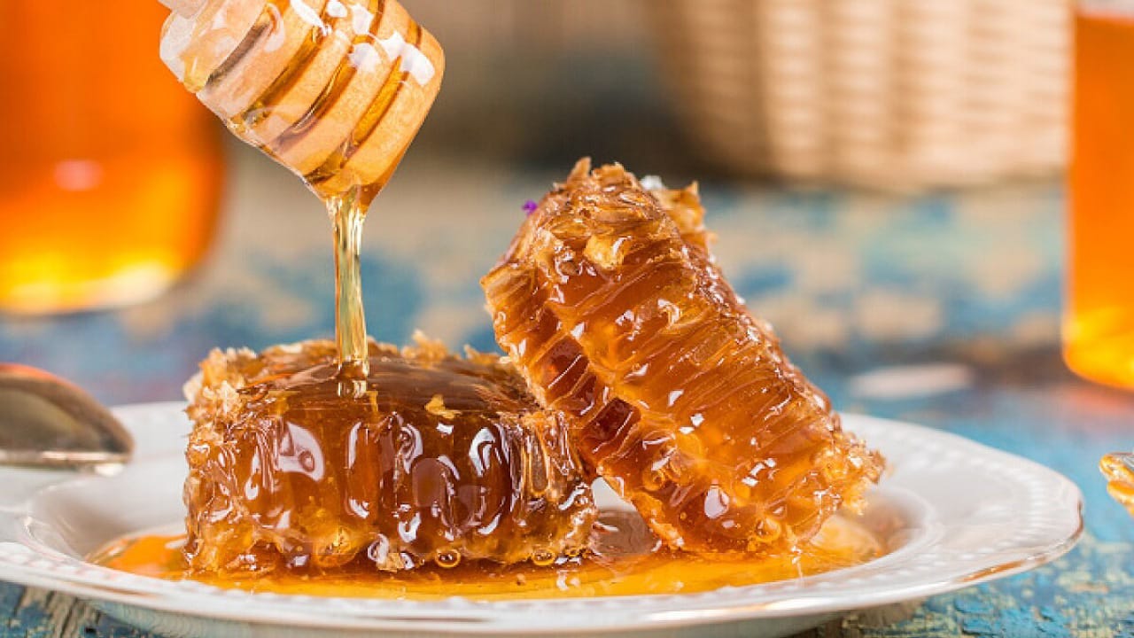 Honey Benefits: ప్రతిరోజు రెండు స్పూన్ల తేనె తాగడం వల్ల కలిగి ప్రయోజనాలు ఇవే?