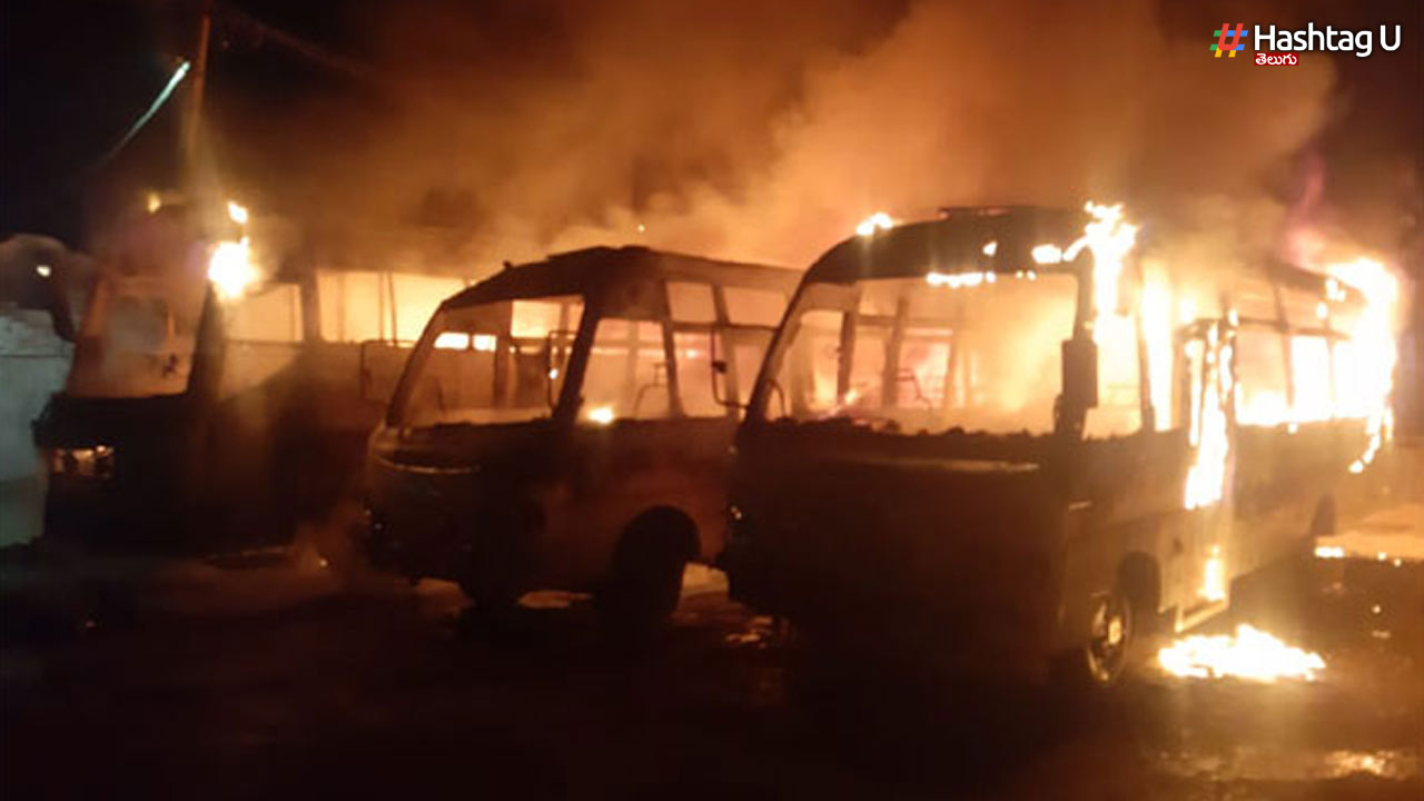 Fire in a Parked Bus: పార్కింగ్‌లో ఉంచిన బస్సుల్లో మంటలు..!