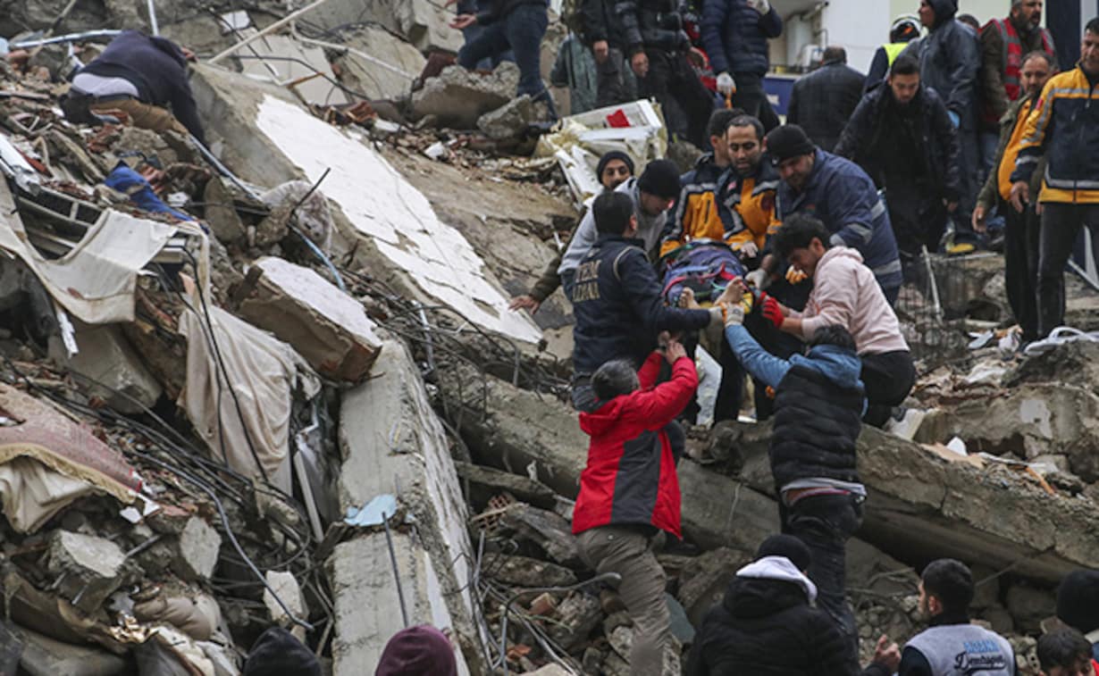 Turkey-Syria Earthquake: కూలిన ఇళ్లు.. బయటపడుతున్న మృతదేహాలు!