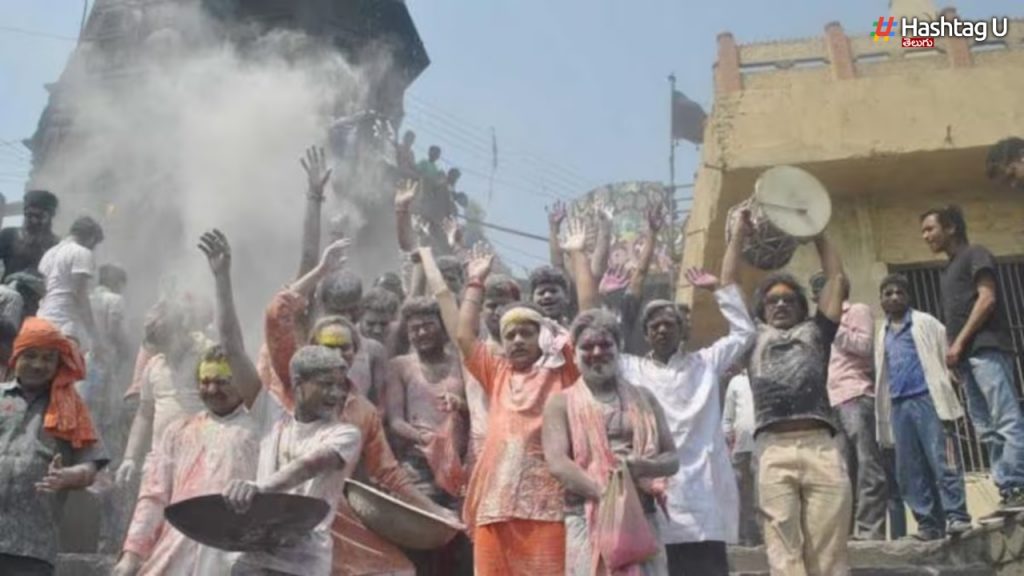 Here Holi Is Played With Ashes Of Corpses Instead Of Colours