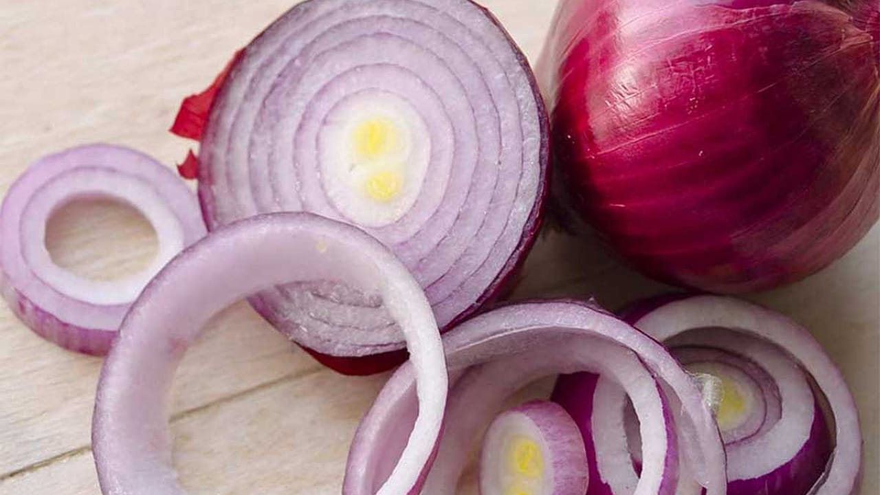 Onion: ఉల్లిపాయను ఉడకబెట్టి తింటే ఏం జరుగుతుందో తెలుసా?
