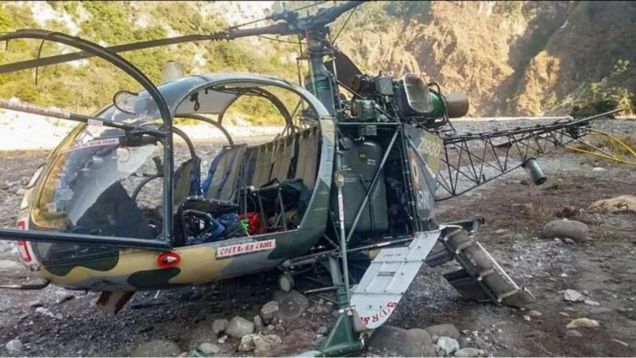 Army Helicopter Cheetah Crash: కుప్పకూలిన ఆర్మీ హెలీకాప్టర్.. ఇద్దరు పైలట్లు మృతి