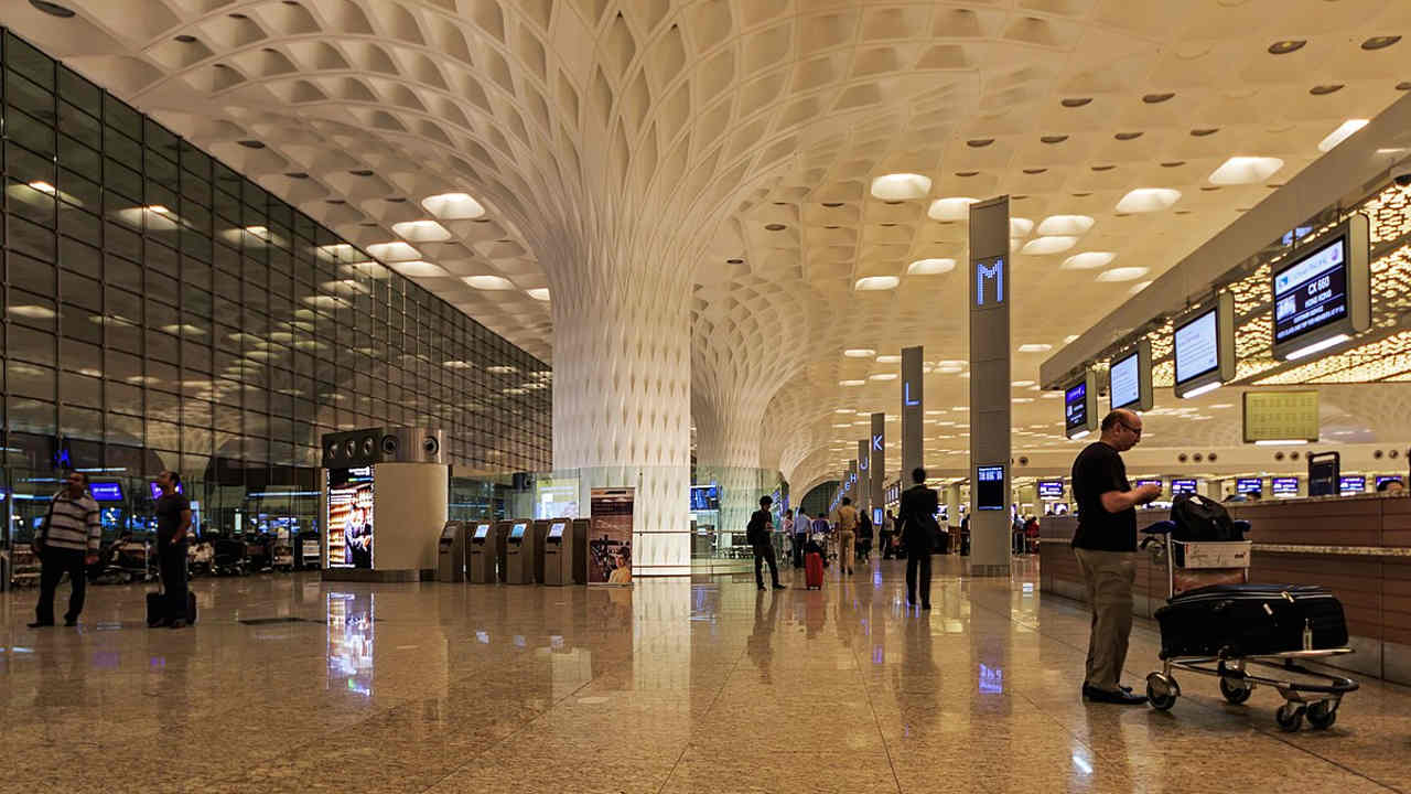 Mumbai Airport : ముంబయి ఎయిర్‌పోర్టు కస్టమ్స్ నుంచి భారీగా అధికారుల బ‌దిలీ.. కార‌ణం ఇదే..?
