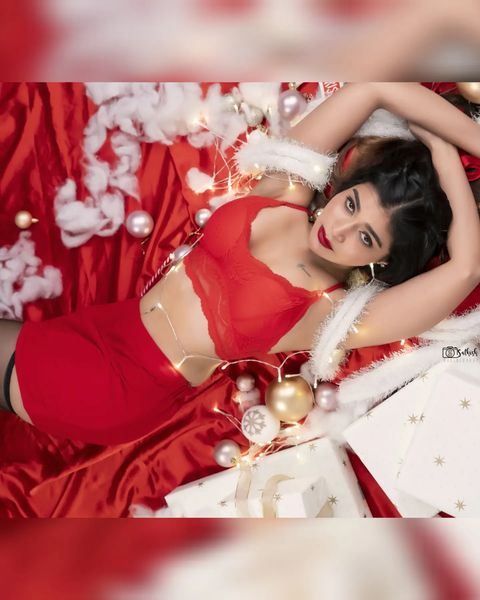 Dharsha Gupta (16) Dharsha Gupta (16)