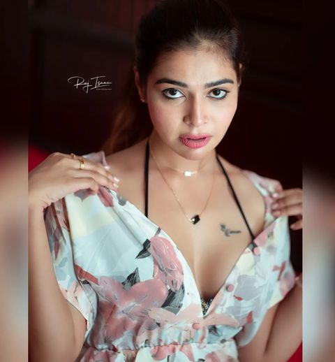 Dharsha Gupta (24) Dharsha Gupta (24)