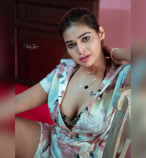 Dharsha Gupta (25) Dharsha Gupta (25)