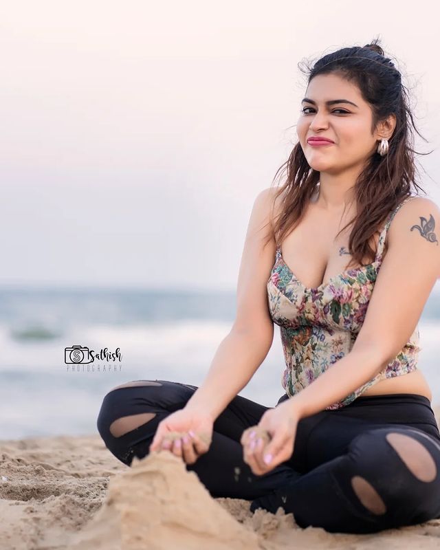 Dharsha Gupta (8) Dharsha Gupta (8)
