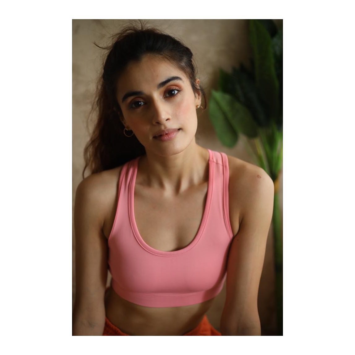 Divyansha Kaushik (34) Divyansha Kaushik (34)