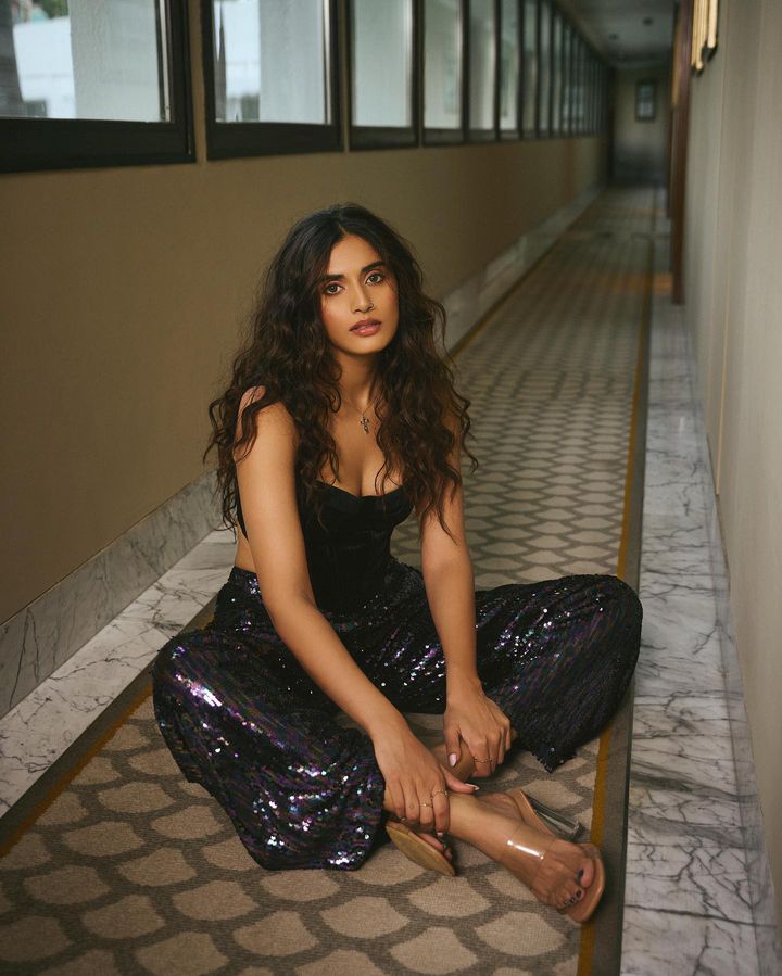 Divyansha Kaushik (9) Divyansha Kaushik (9)