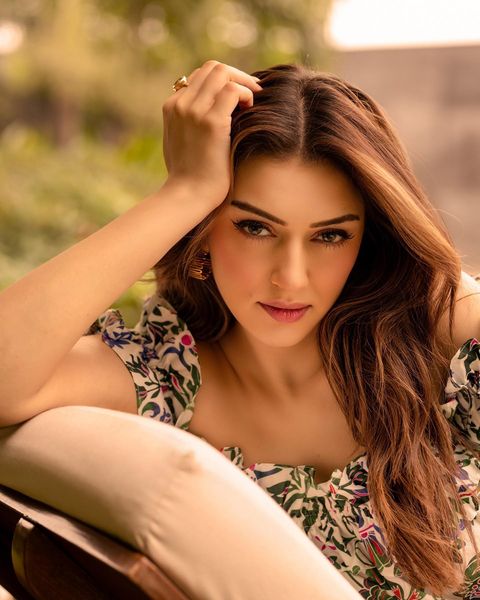 Hansika Motwani (22)