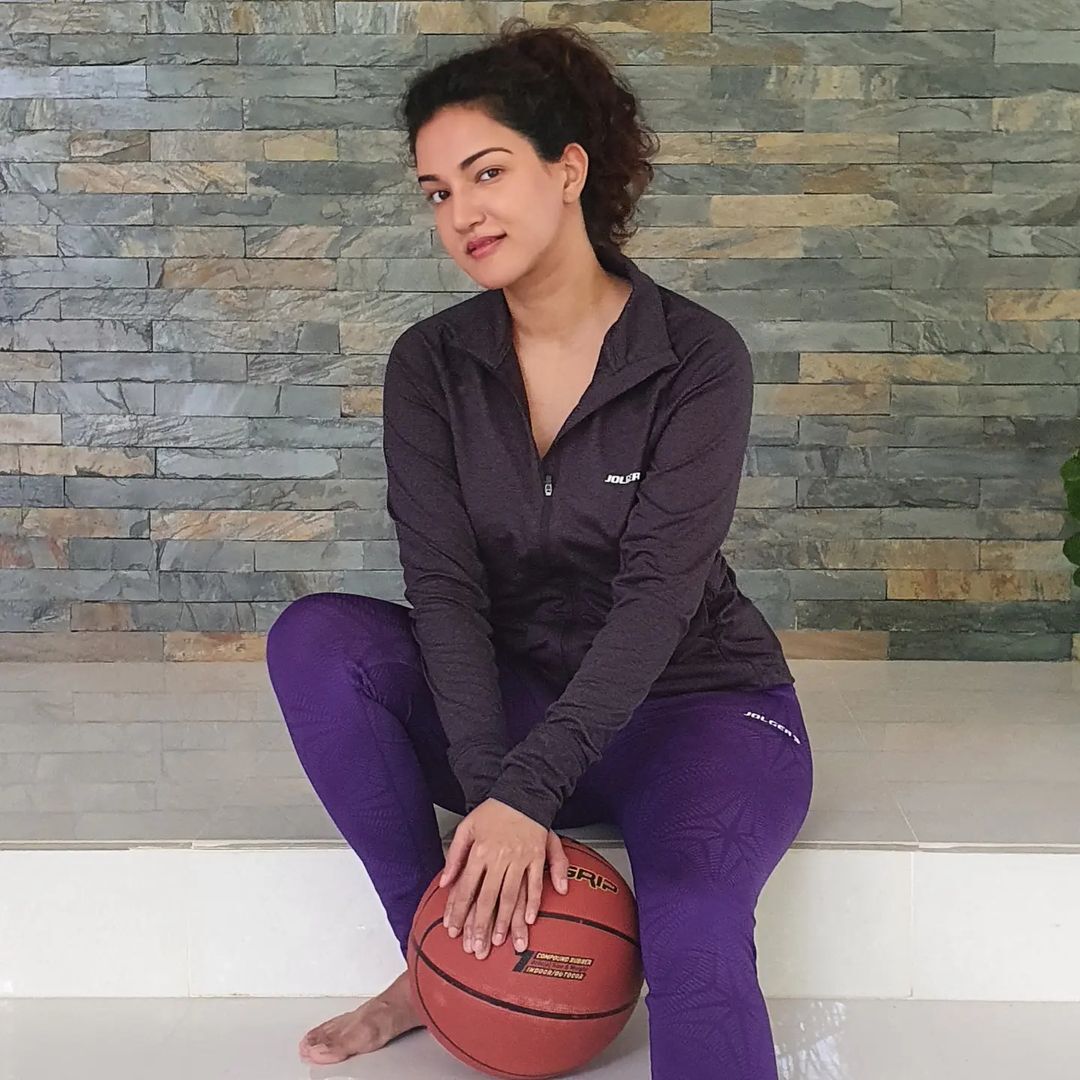 Honey Rose (43) Honey Rose (43)