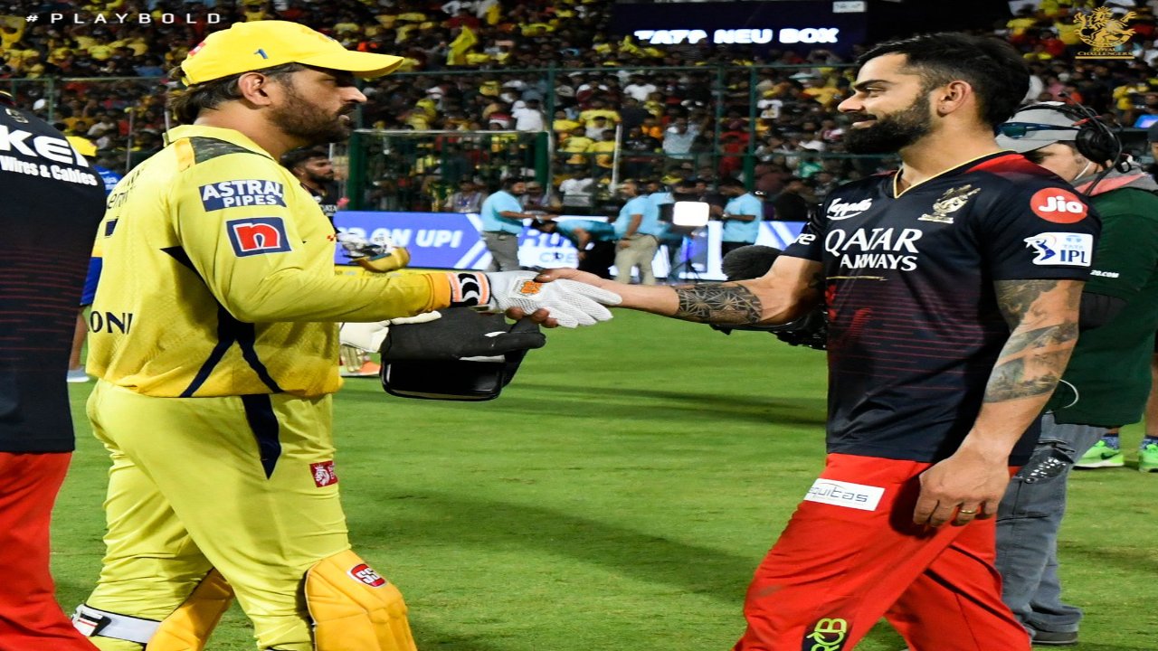 MS Dhoni And Virat Kohli: ధోనీ, కోహ్లీలను చూసి ఫ్యాన్స్ ఖుష్.. మ్యాచ్ అనంతరం వీరిద్దరూ ముచ్చటిస్తున్న వీడియో వైరల్..!