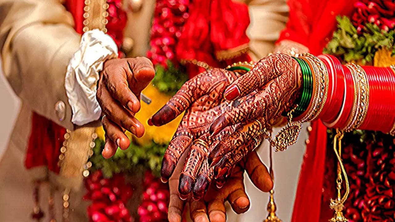 38 Lakh Weddings: 20 రోజుల్లోనే 38 లక్షలకు పైగా వివాహాలు..!