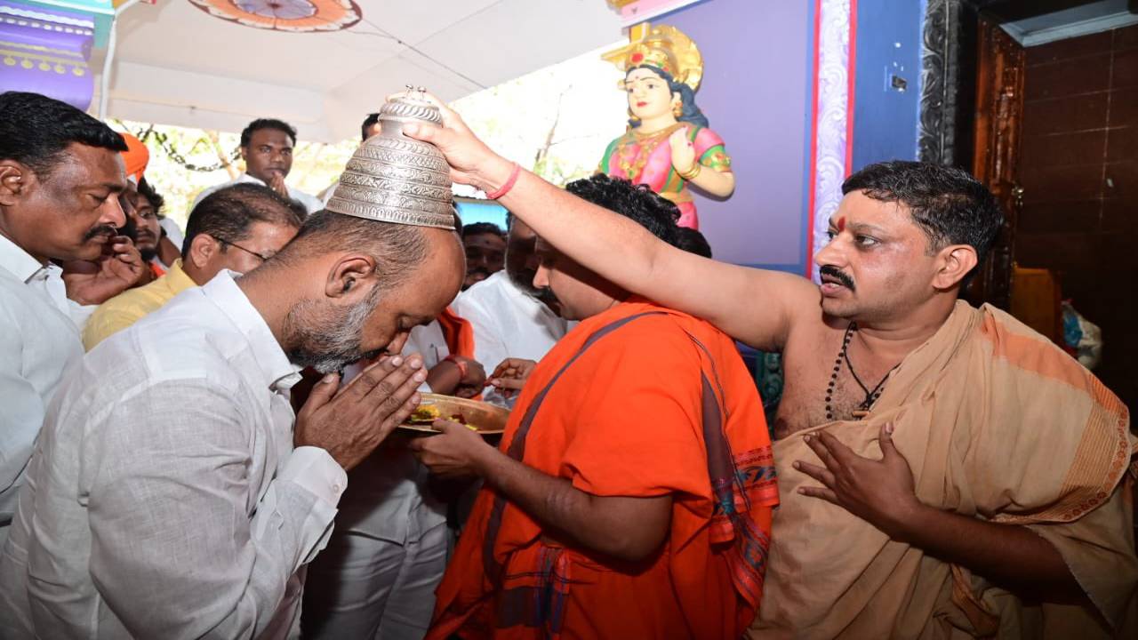 Bandi Sanjay: చారిత్రాత్మక ఆలయాన్ని దత్తత తీసుకున్న బండి సంజయ్