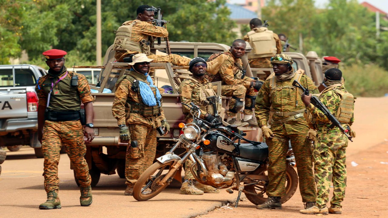 Burkina Faso: బుర్కినా ఫాసోలో దుండగులు దాడి.. 33 మంది మృతి