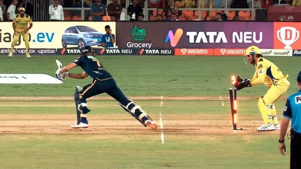 Dhoni Fast Stumping