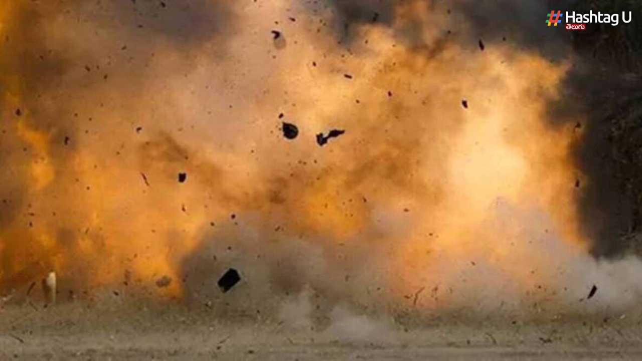 Explosion: పశ్చిమ బెంగాల్‌ లో బాణాసంచా ఫ్యాక్టరీలో పేలుడు: ముగ్గురు మృతి