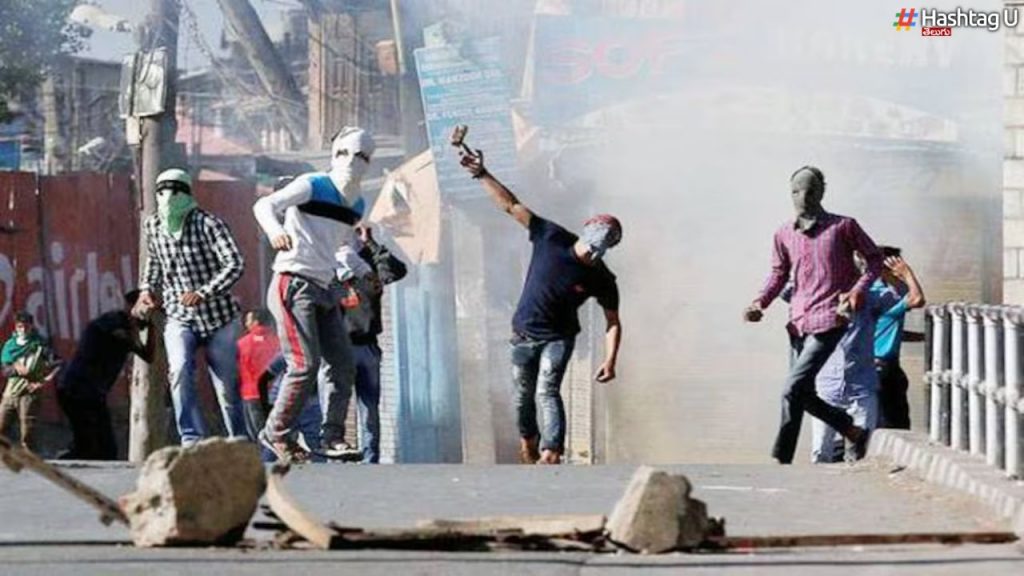 800 Crore For Stone Pelting