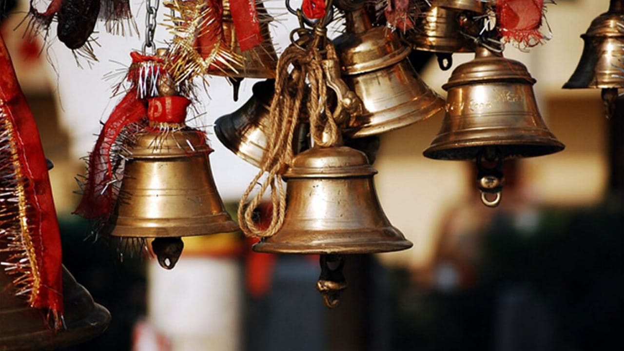Bells: ఆలయంలో ఆరు రకాల గంటలు ఎందుకు కొడతారు.. ఎప్పుడు కొడతారో తెలుసా?