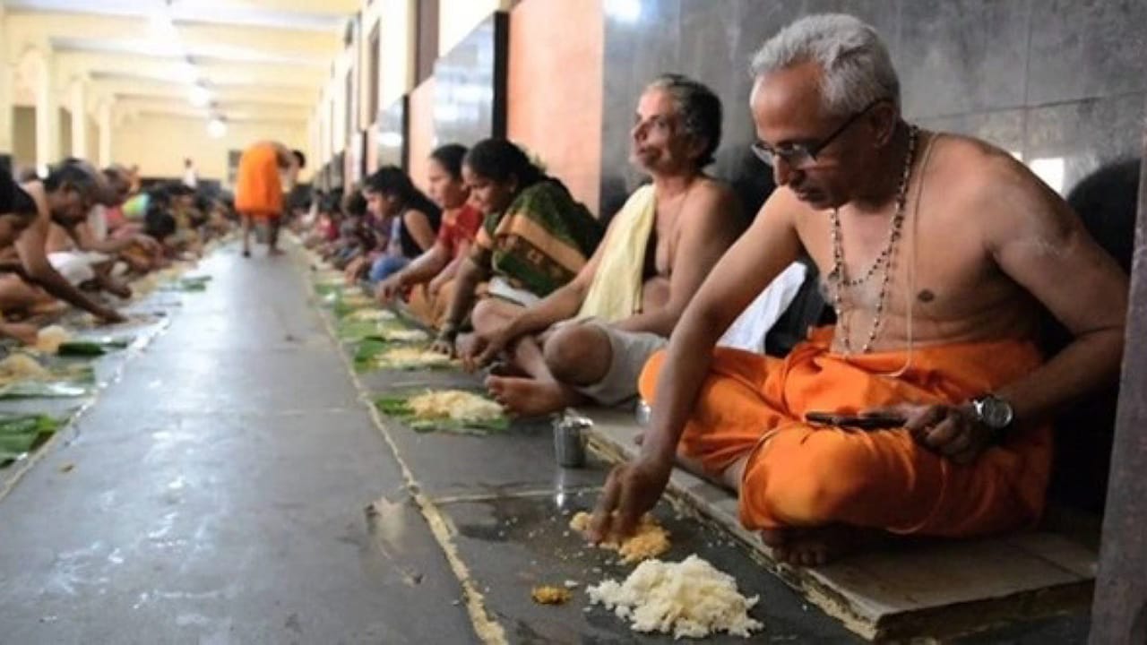 Benefits of Sitting Cross Legged: వామ్మో.. నేలపై కూర్చొని భోజనం చేస్తే అన్ని రకాల ప్రయోజనాల?