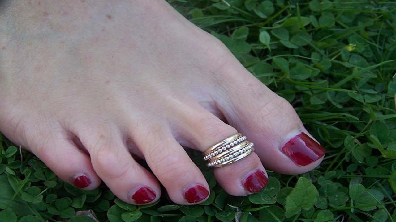 Toe Rings: స్త్రీలు కాళ్లకు మెట్టెలు పెట్టుకోవడం వెనుక కారణాలు ఇవే?