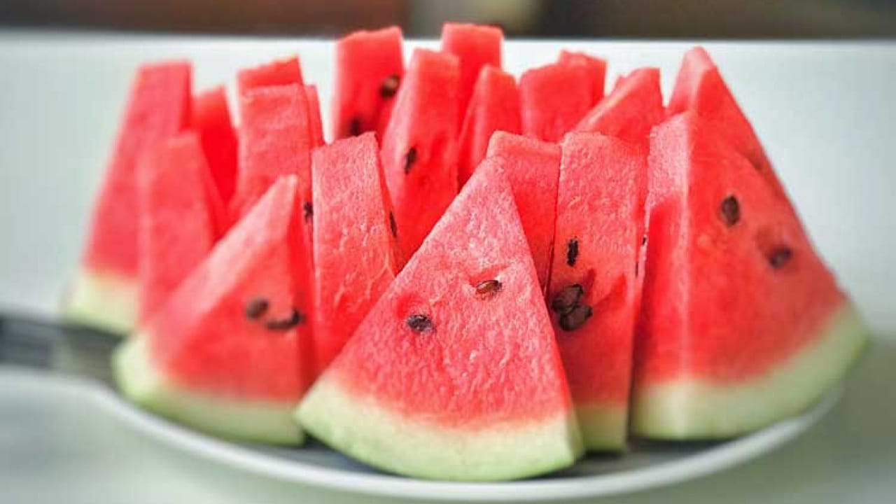 Watermelon Side Effects: వేసవిలో పుచ్చకాయ అధికంగా తింటే ఏం జరుగుతుందో తెలుసా?