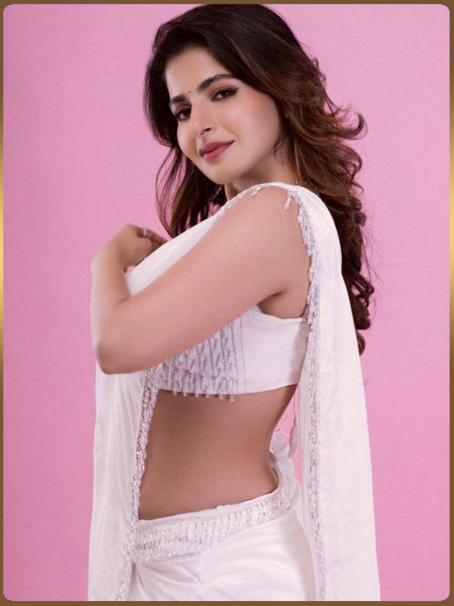 Aishwarya Menon wowed the fans in a white saree