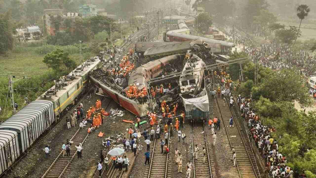 AP Train Accident: గ‌తేడాది ఘోర రైలు ప్ర‌మాదం.. కార‌ణం చెప్పిన రైల్వే మంత్రి