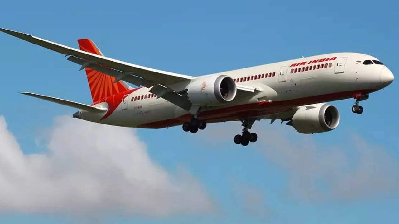 Air India Express: ప్ర‌యాణీకులకు చుక్క‌లు చూపిస్తున్న ఎయిరిండియా ఎక్స్‌ప్రెస్‌.. 90 కంటే ఎక్కువ విమానాలు ర‌ద్దు..!