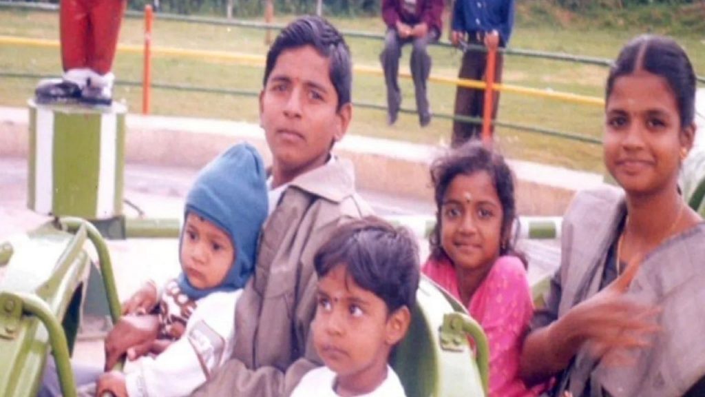 do you know present tamil star hero in this photo when his childhood and his wife also there in photo