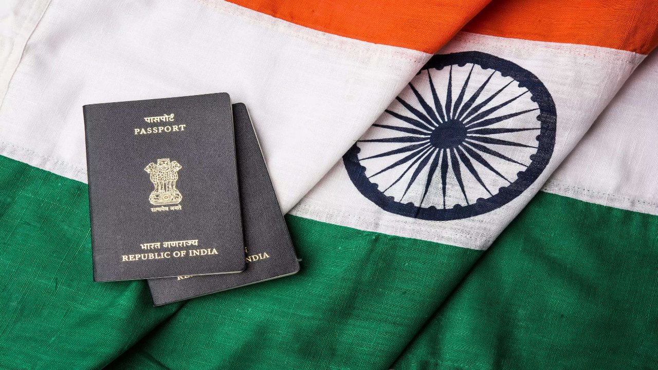 Citizenship: భారత పౌరసత్వం వదులుకుంటున్న ప్రవాసులు.. గత మూడేళ్లలో 5 లక్షల మంది..!