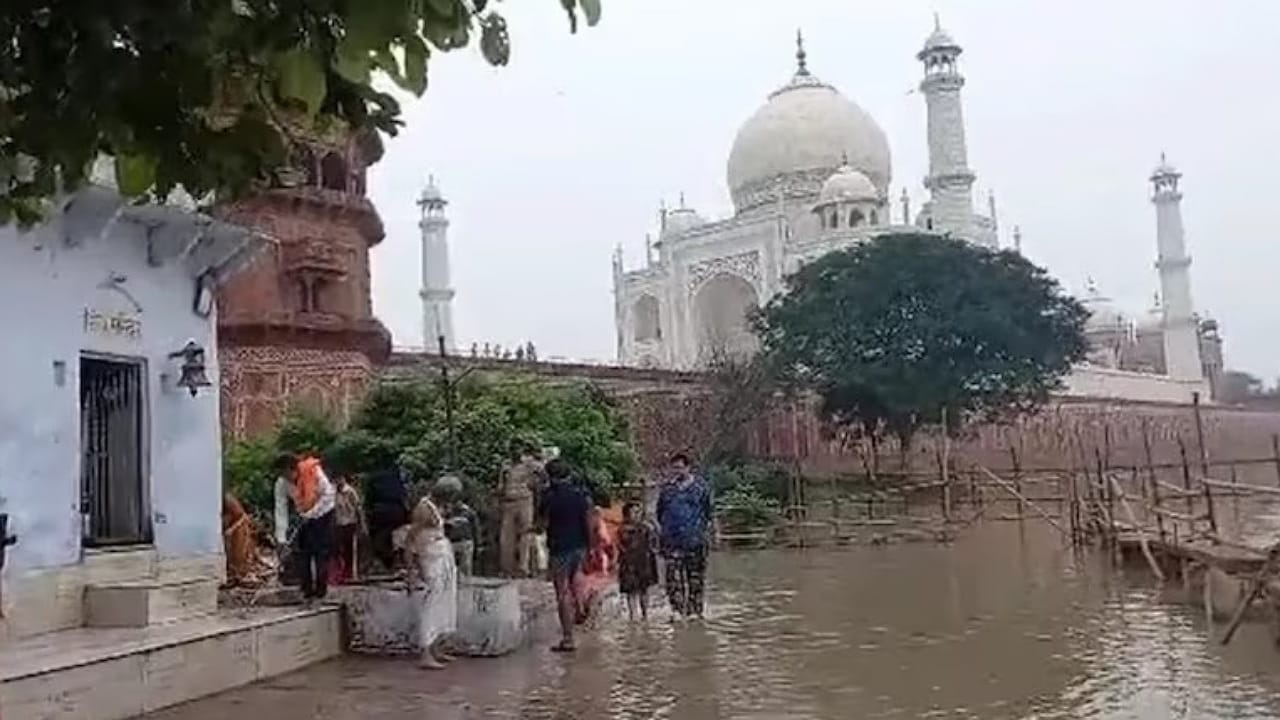 Taj Mahal: ఉగ్రరూపం దాల్చిన యమునా నది.. ఏకంగా తాజ్ మహల్ గోడలను తాకిందిగా?