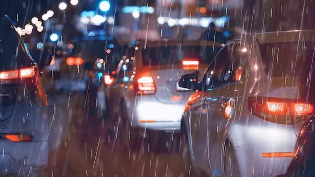 Heavy Traffic Jam on Vijayawada Hyderabad NH 65 Highway at Keesara with Floods and Heavy Rains