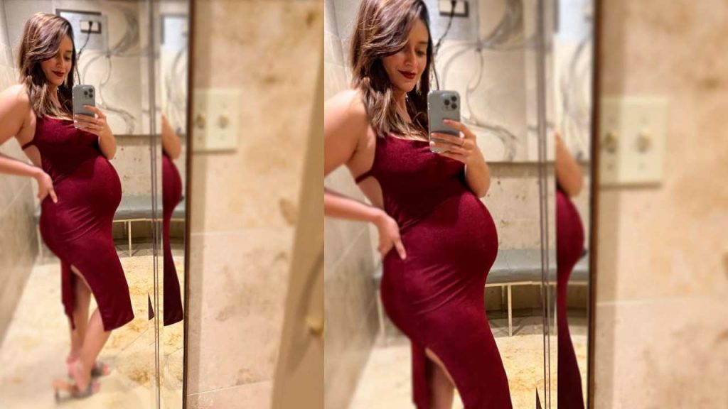 Ileana D'Cruz shows her Baby Bump shares photo in social media