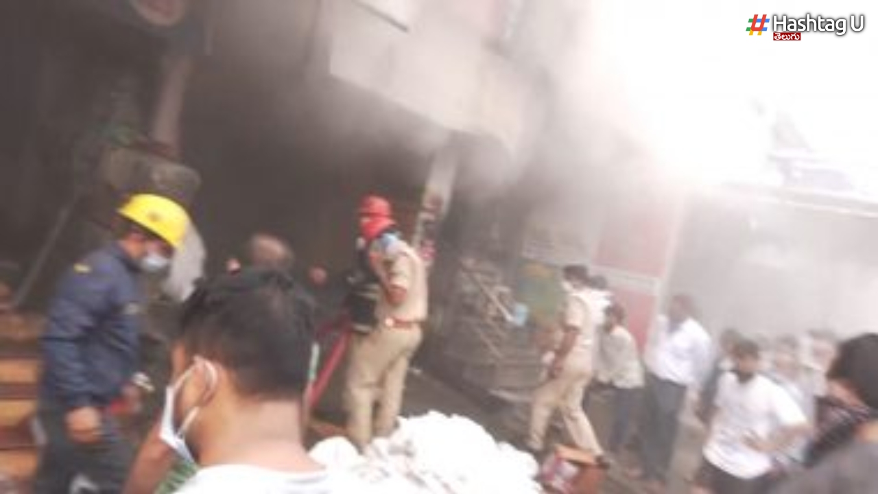 Hyderabad Fire: సికింద్రాబాద్ బట్టల దుకాణంలో భారీ అగ్నిప్రమాదం