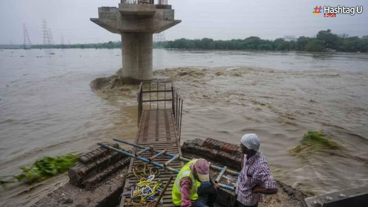 Delhi Floods: రికార్డు స్థాయికి చేరుకున్న యమునా నది నీటిమట్టం