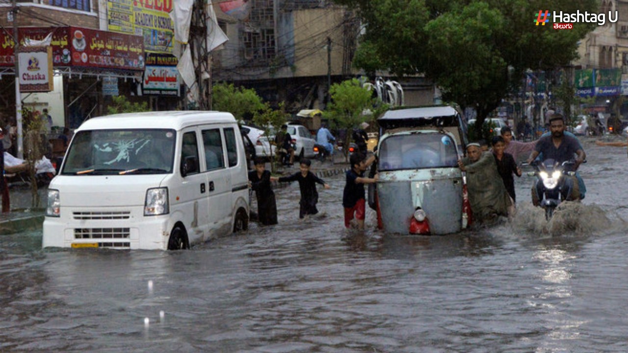 Lahore Rains: భారీ వర్షాల కారణంగా పాకిస్థాన్‌ అస్తవ్యస్తం