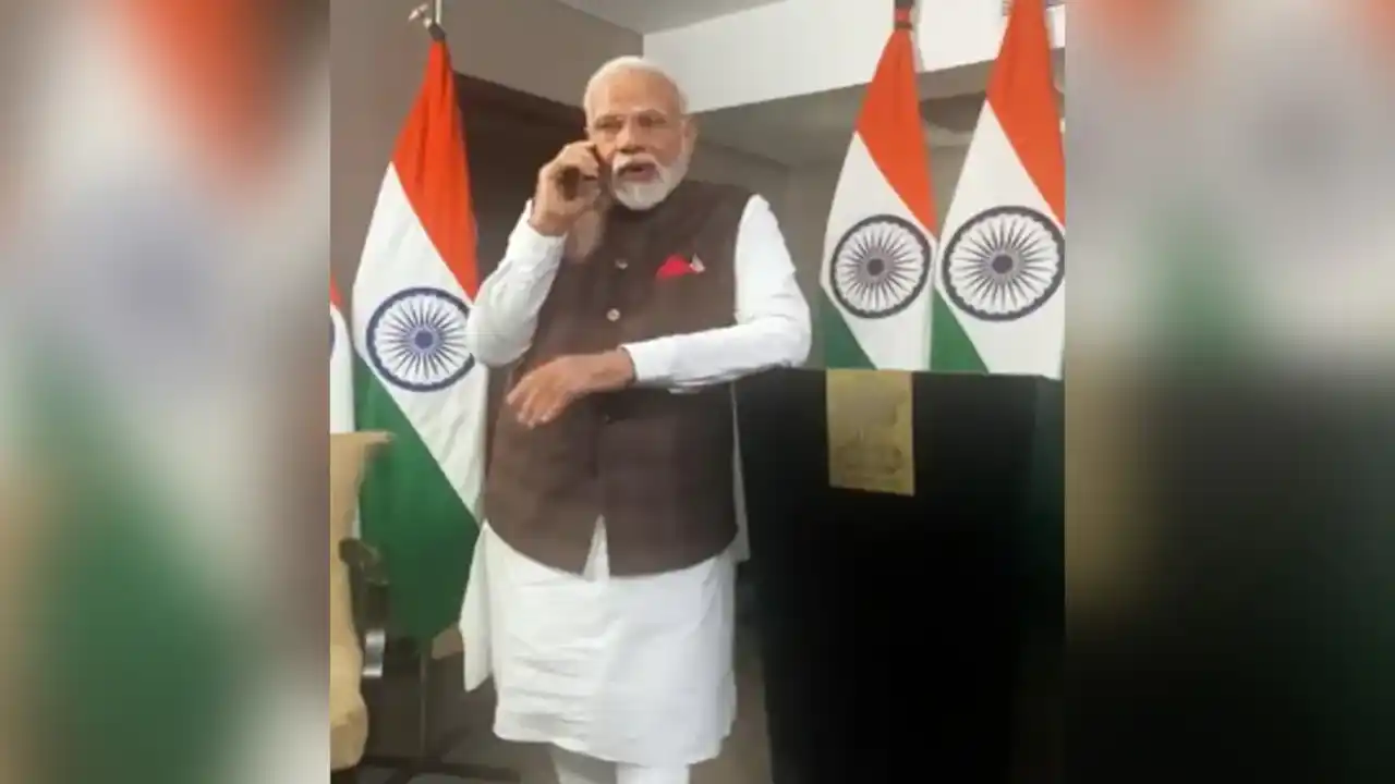PM Modi Speak ISRO Chief: దక్షిణాఫ్రికా నుంచి ఇస్రో ఛీఫ్ తో ఫోన్ లో మాట్లాడిన ప్రధాని మోదీ.. వీడియో వైరల్..!