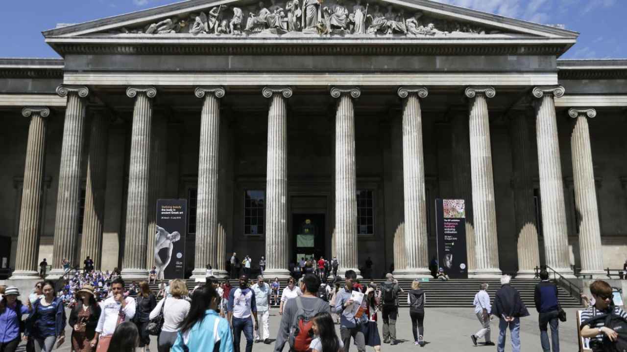 British Museum: బ్రిటన్ లోని మ్యూజియంలో విలువైన చారిత్రక వస్తువులు చోరీ
