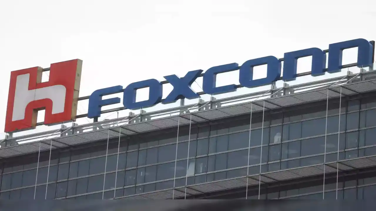 Foxconn: తెలంగాణలో మరో రూ. 3,300 కోట్ల పెట్టుబడి పెట్టనున్న ఫాక్స్‌కాన్