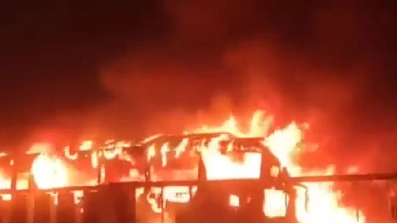 Bus Fire: రన్నింగ్ బస్సులో మంటలు.. 20 మంది మృతి