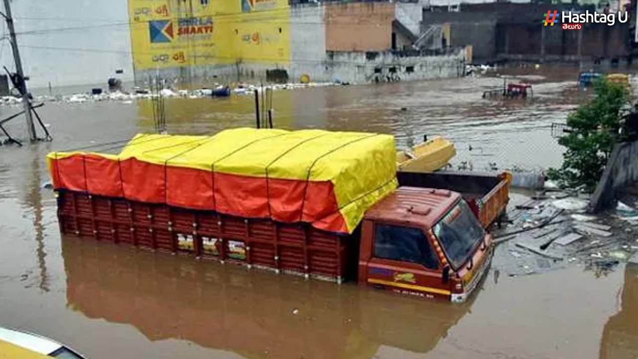 Telangana Rains: తెలంగాణాలో విషాదం నింపిన భారీ వర్షాలు
