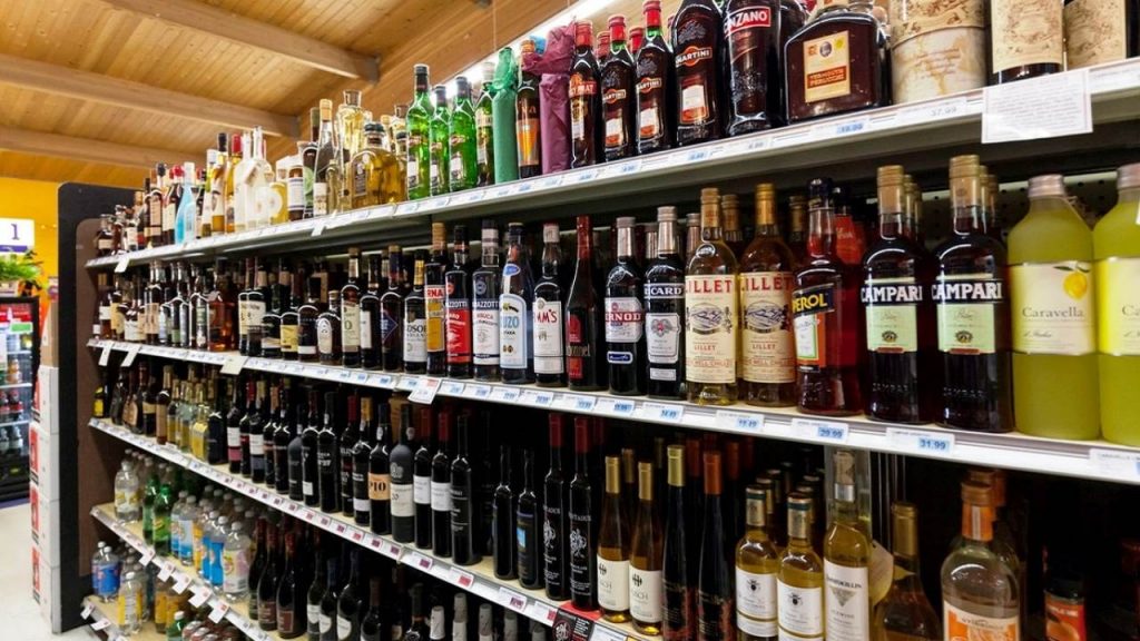 Wine Shops Tenders Income for Telangana almost 2500 crores above