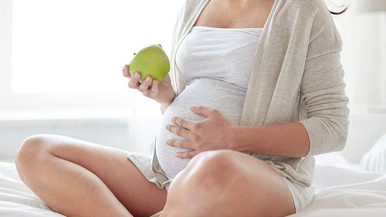 Pregnancy diet: ప్రెగ్నెన్సీ సమయంలో గ్రీన్ ఆపిల్ తినడం వల్ల కలిగే లాభాలు ఇవే?