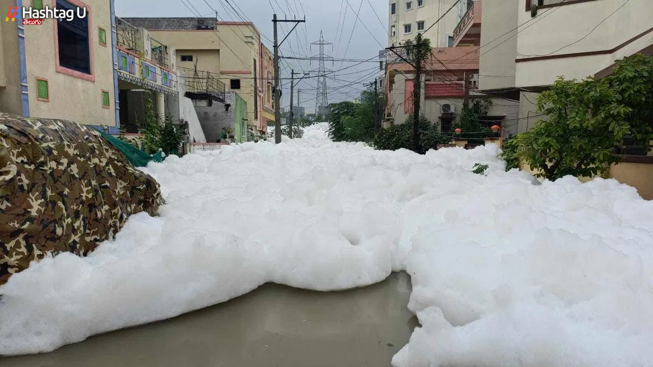 White Foam Flood : వానొస్తే నురగొస్తోంది.. హైదరాబాద్ లోని ఆ కాలనీలో హడల్ !
