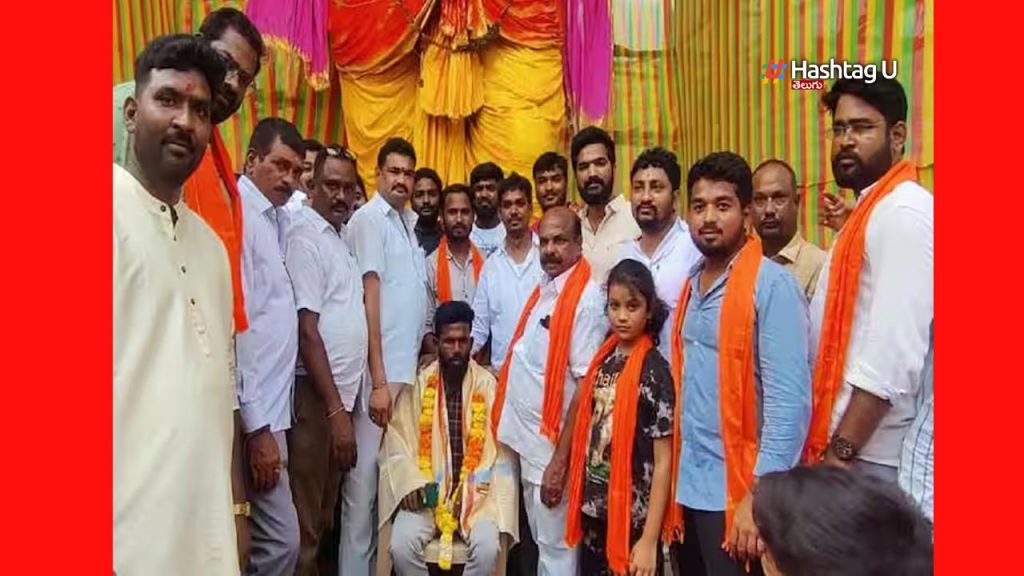 Adilabad Muslim Person Buys Ganapathi Laddu