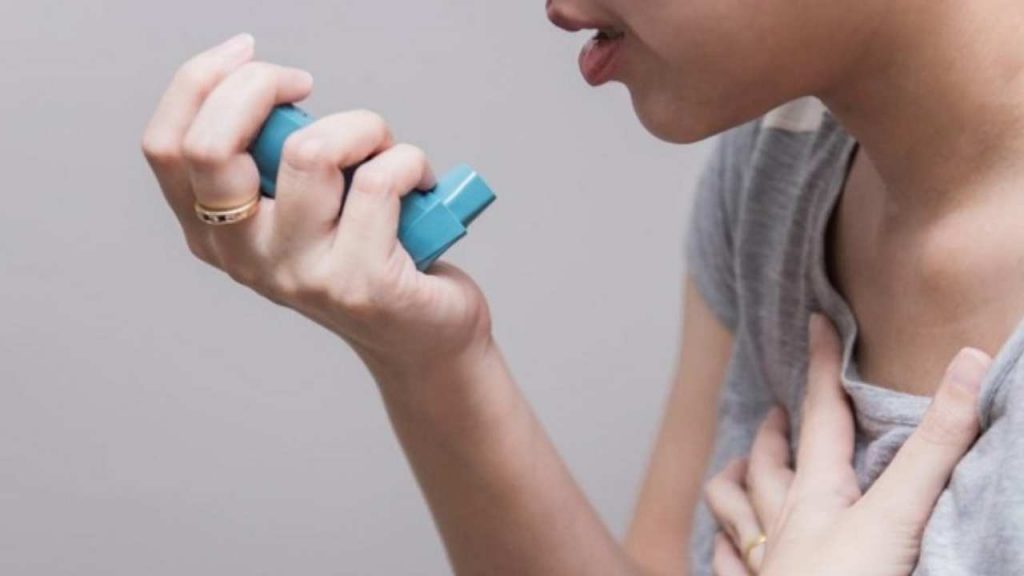 precautions should be taken by people with asthma during rainy season