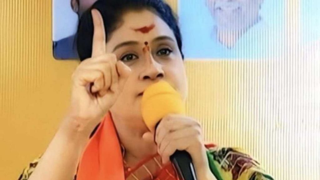Vijayashanthi gives clarity on party changing news fires in twitter on own party leaders