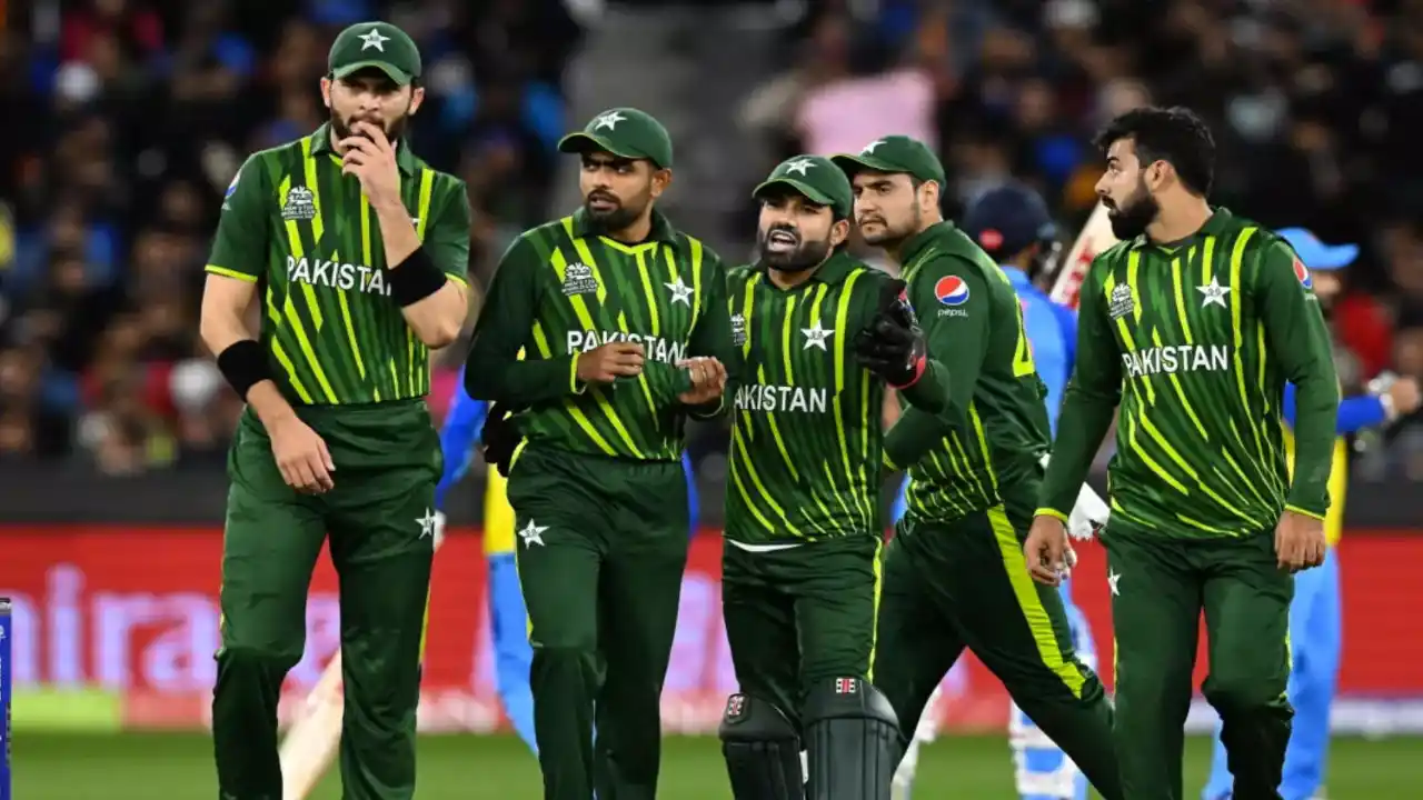 Viral Fever Hits Pakistan: ఆస్ట్రేలియాతో మ్యాచ్‍కు ముందు పాక్ జట్టుకు షాక్.. జట్టులో వైరల్ ఫీవర్ కలకలం..!